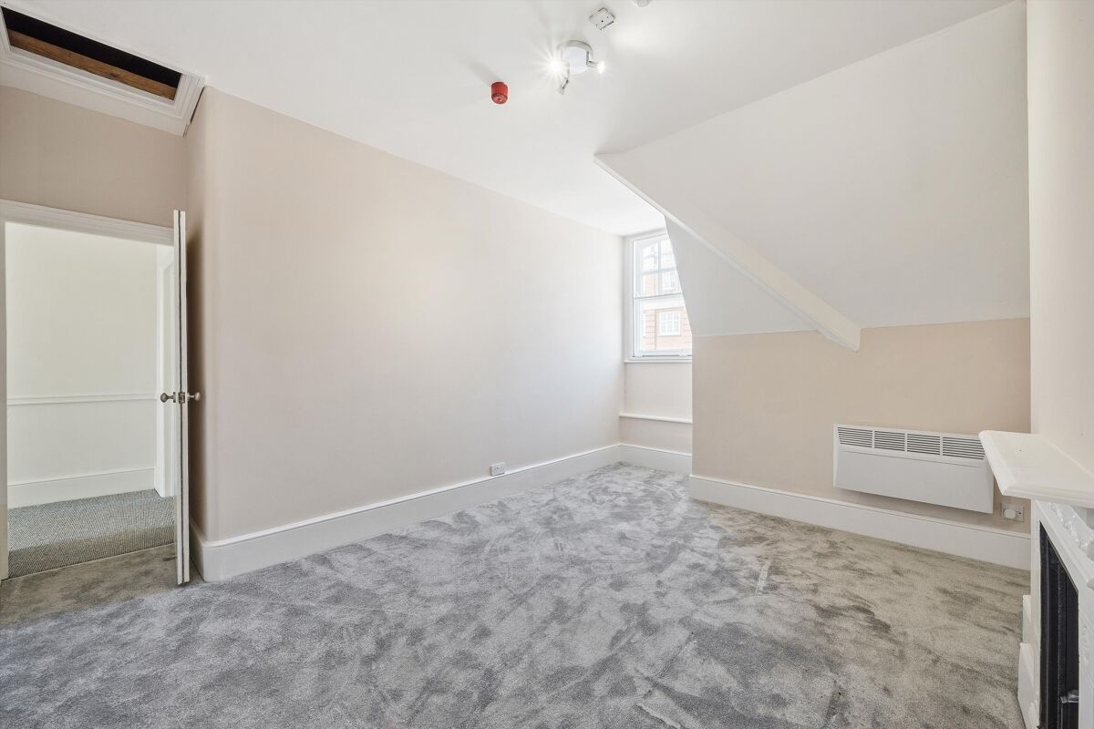 flat to rent in Kensington High Street, Kensington, London, W8