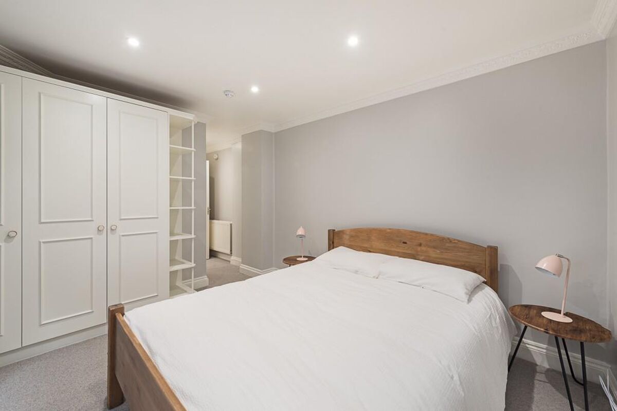 flat to rent in Campden Grove, Kensington, London, W8 KEQ012228933