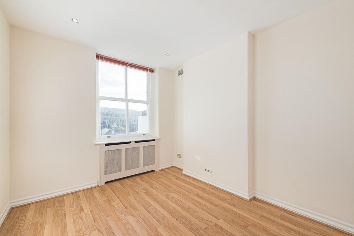flat to rent in Creston House, Kensington Court, Kensington, London, W8