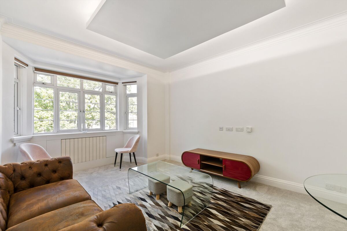 flat to rent in Chatsworth Court, Pembroke Road, London, W8