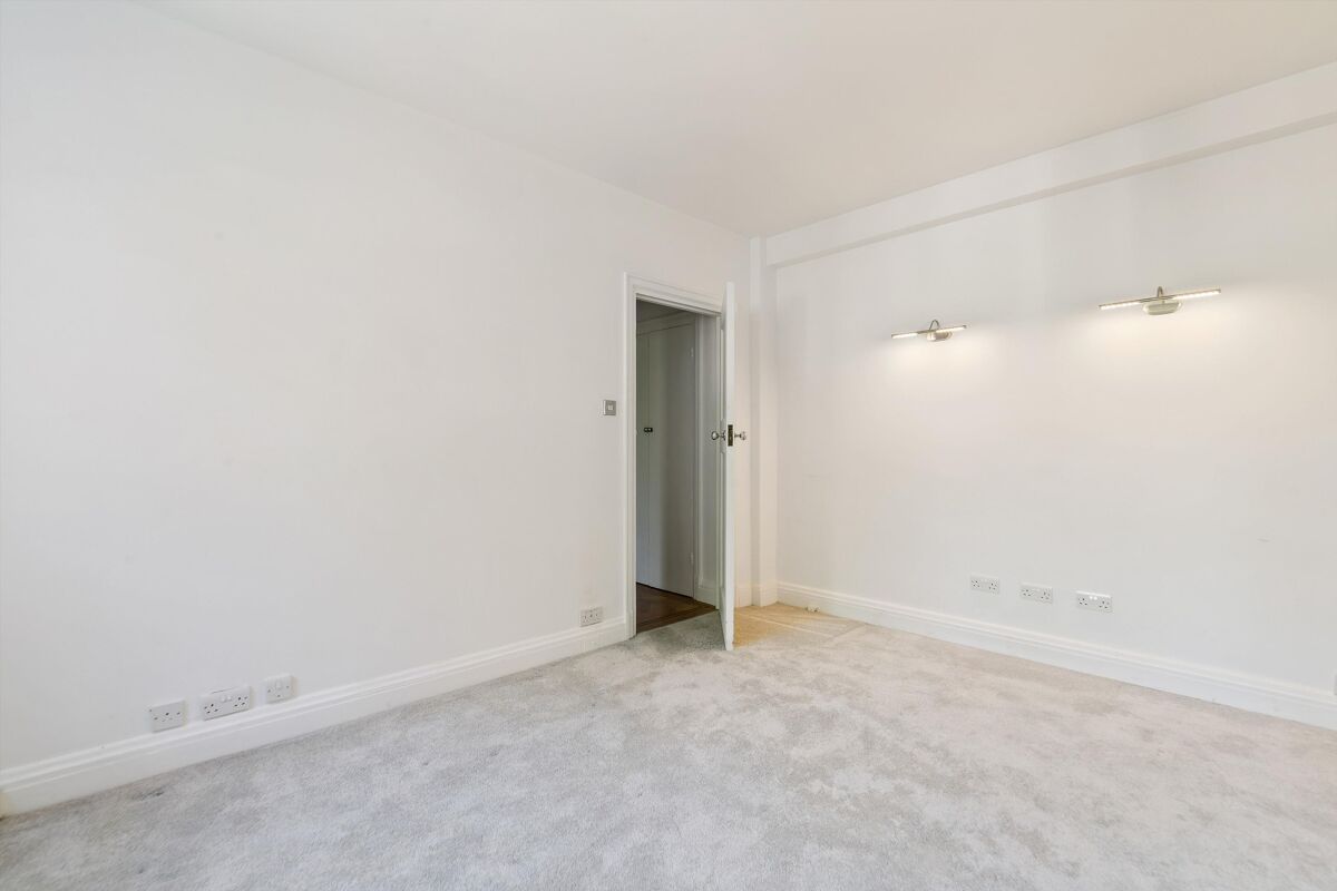 Flat To Rent In Chatsworth Court Pembroke Road London W8