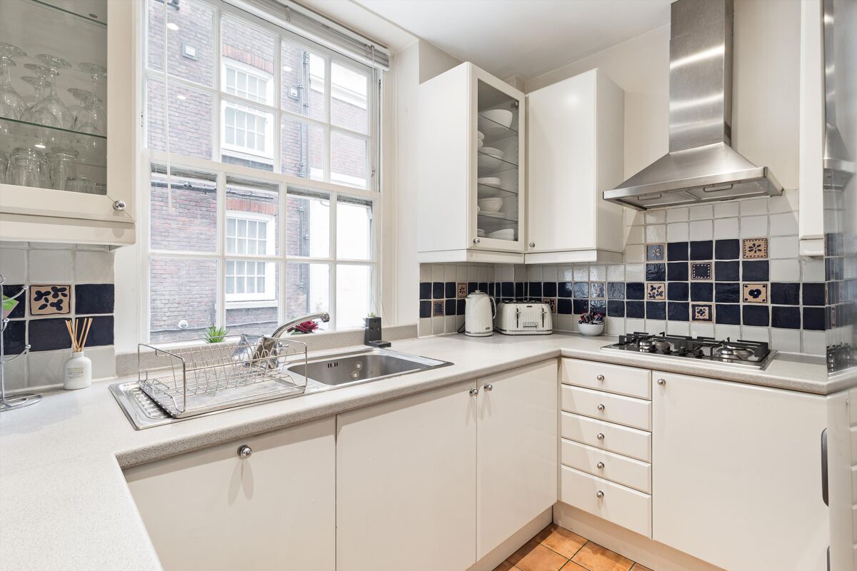 flat to rent in St. Mary Abbots Ct, Warwick Gardens, London, W14