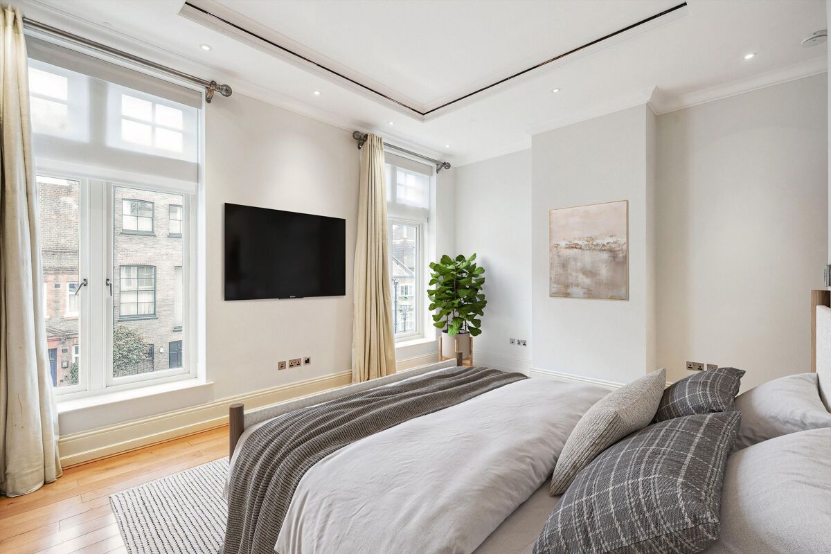 flat to rent in West Lodge, Square, Kensington, London, W8