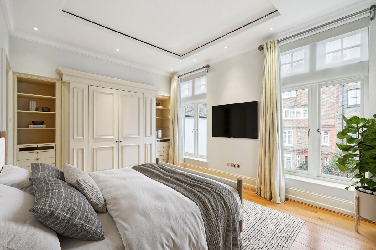 flat to rent in West Lodge, Square, Kensington, London, W8