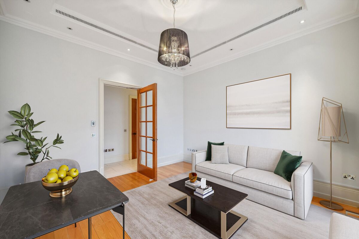 flat to rent in West Lodge, Square, Kensington, London, W8