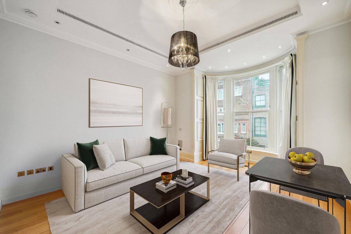 flat to rent in West Lodge, Square, Kensington, London, W8