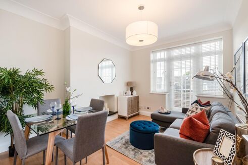 Picture of 2 bedroom flat for rent.