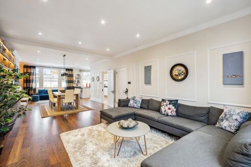 Picture of 3 bedroom flat for rent.