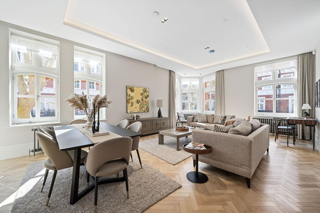 Image of Kensington Court, Kensington, London, W8