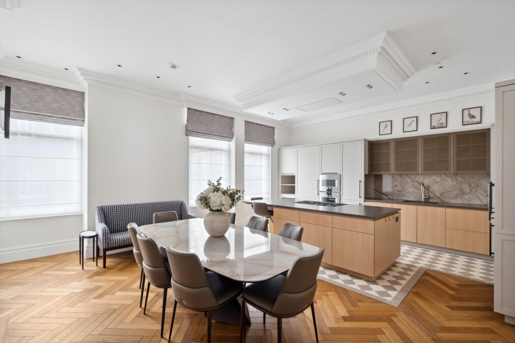 Image of Kensington Court Gardens, Kensington, London, W8