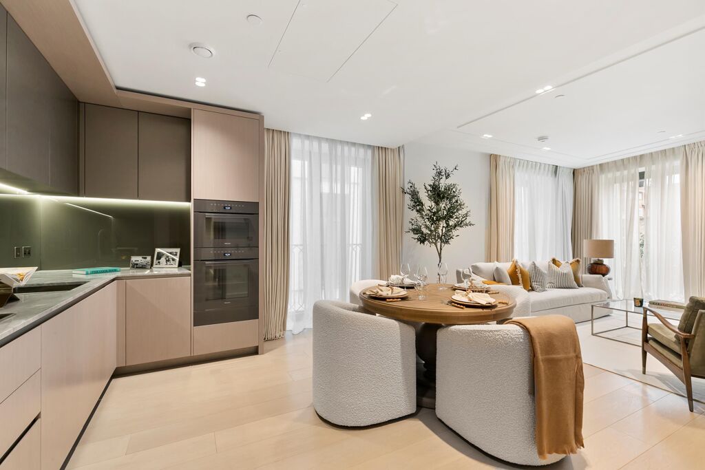 Image of Kensington High Street, Kensington, London, W8