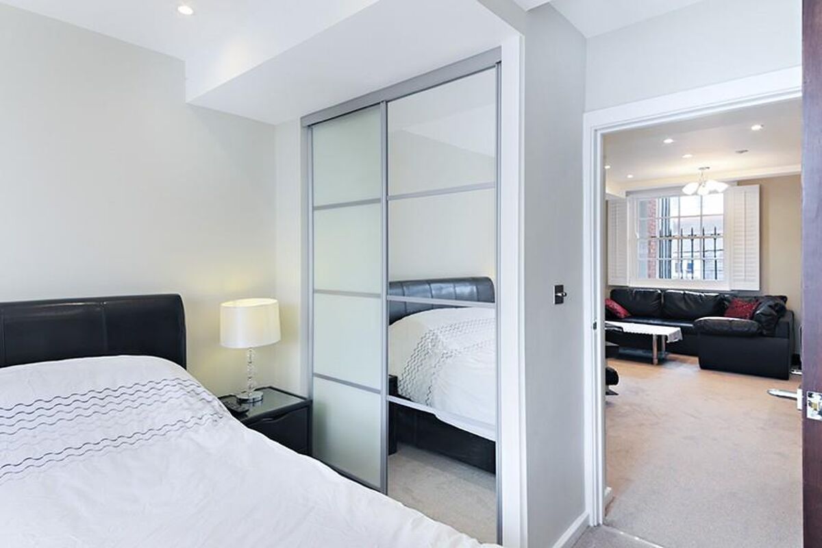 flat to rent in Rashleigh House, Street, London, WC1H