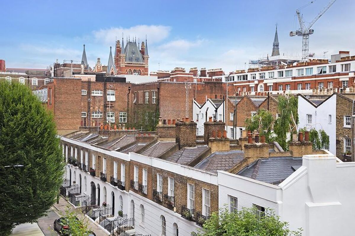 flat to rent in Rashleigh House, Street, London, WC1H