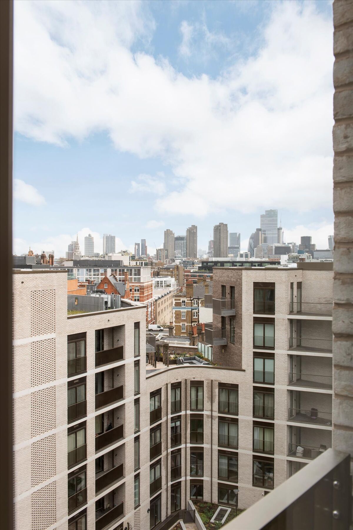 flat to rent in Greenford House, Jubilee Walk, London, WC1X KGQ012307289 Knight Frank