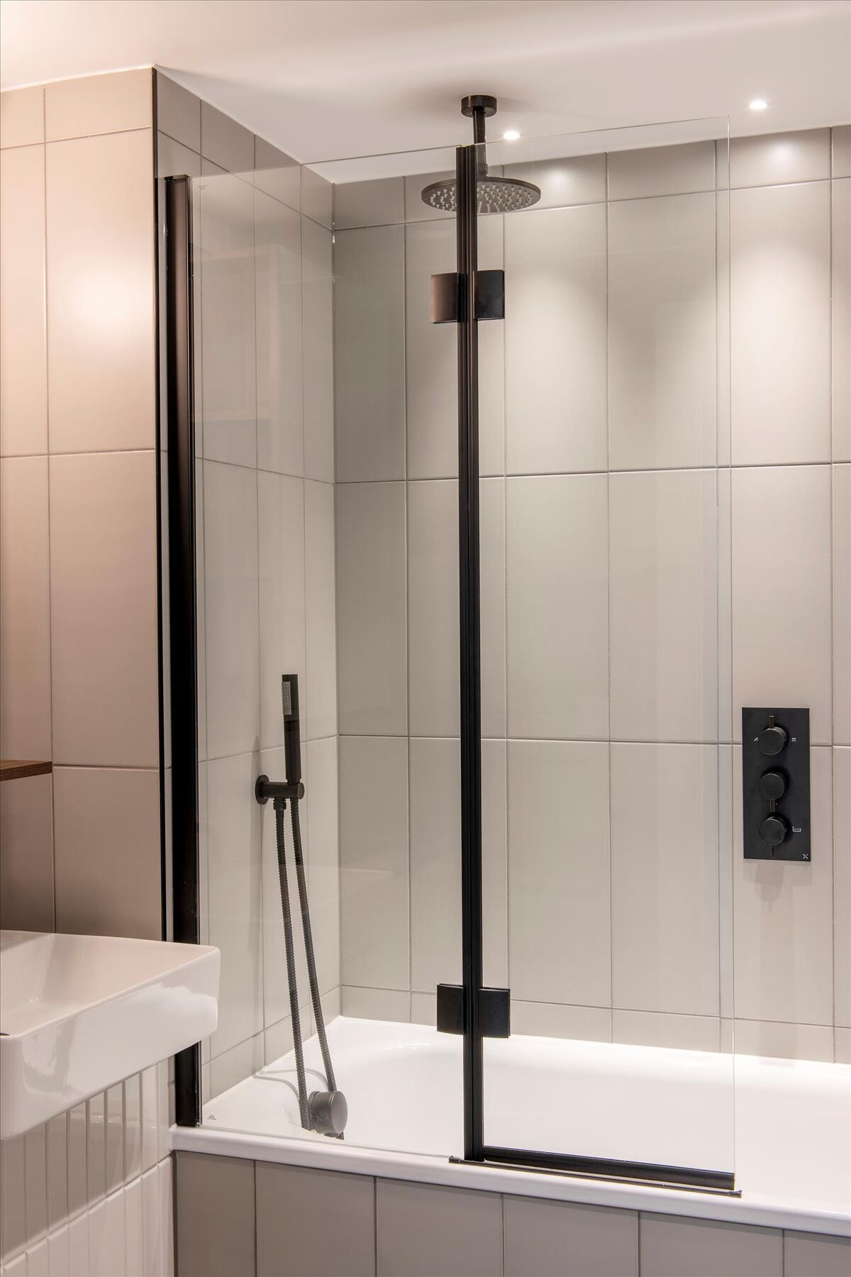 flat to rent in Greenford House, Jubilee Walk, London, WC1X KGQ012307289 Knight Frank