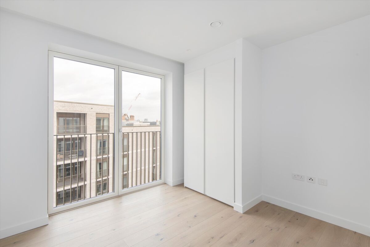 flat to rent in Greenford House, Jubilee Walk, London, WC1X KGQ012307289 Knight Frank