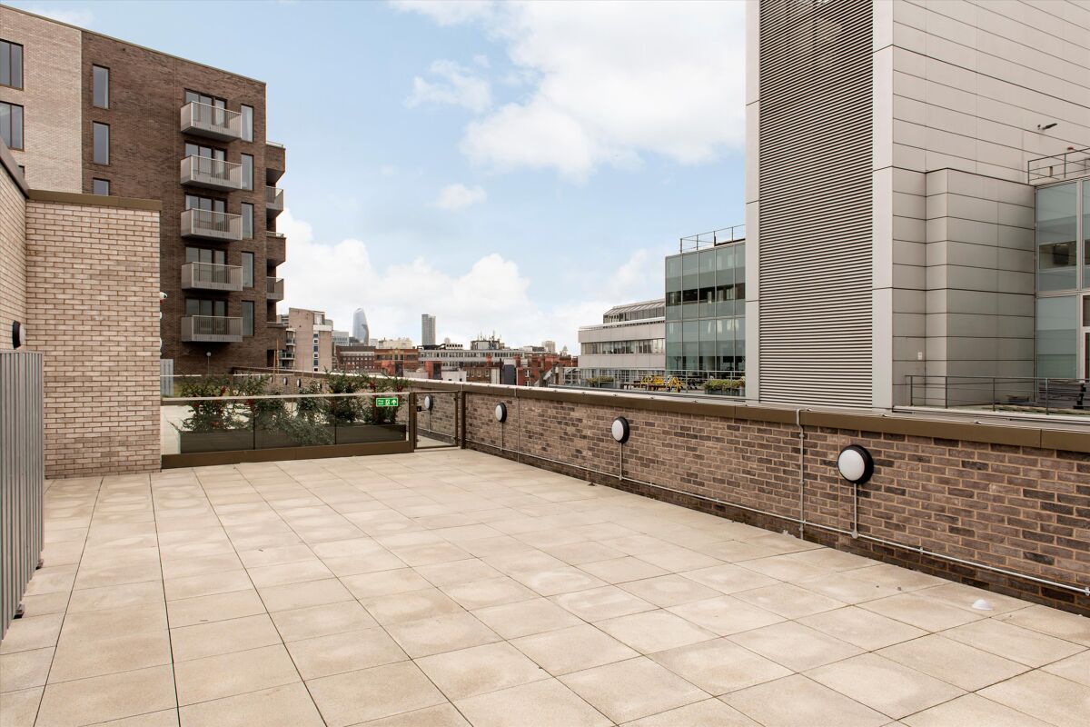 flat to rent in Greenford House, Jubilee Walk, London, WC1X KGQ012307289 Knight Frank