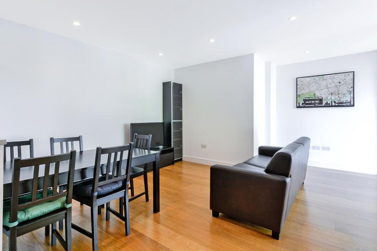 flat to rent in Burleigh House, West King Place, Bloomsbury, London