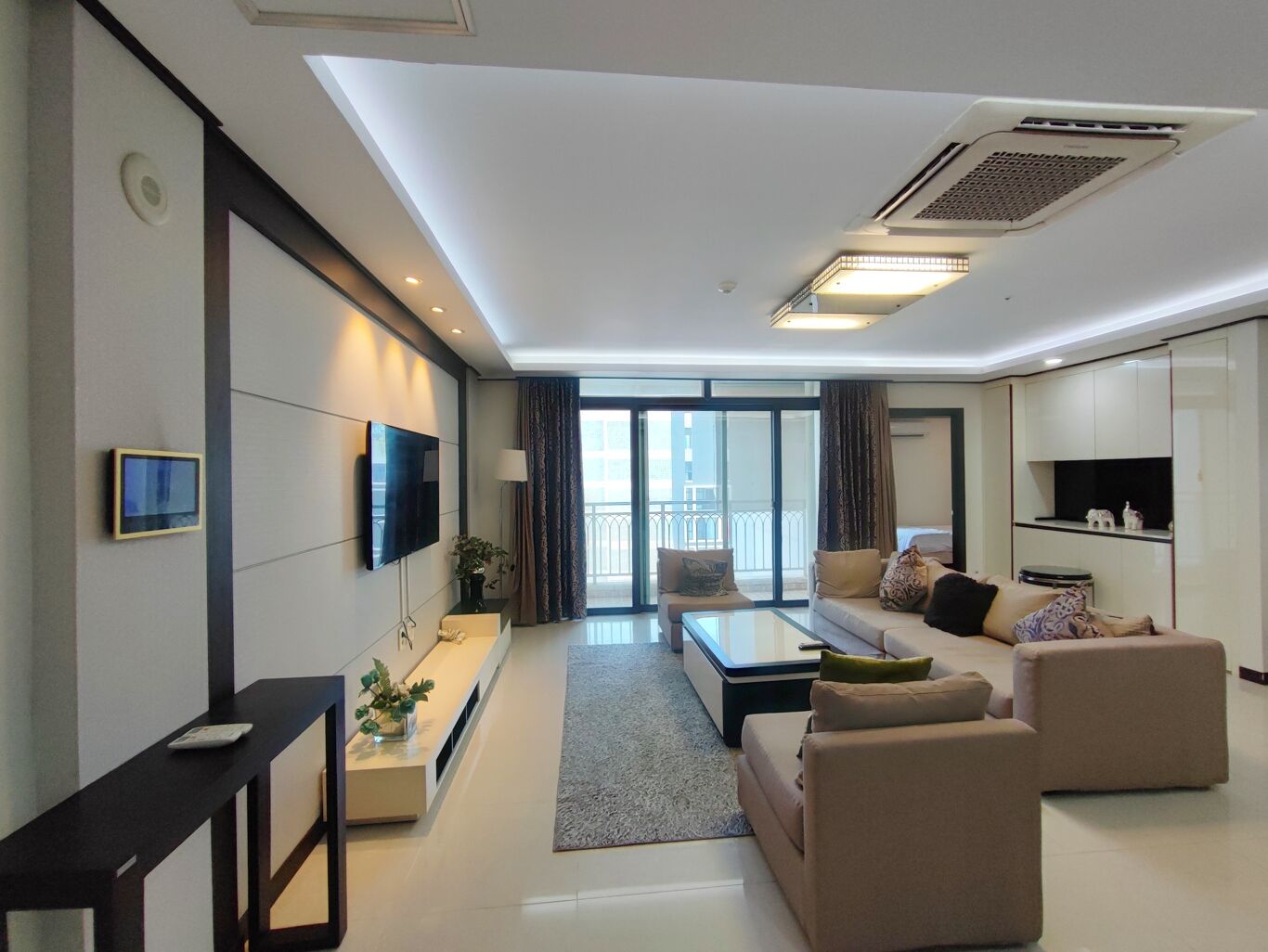 Image of De Castle Royal BKK, Street288 Sangkat BKK1, Khan BKK, Phnom Penh,KHRA22
 