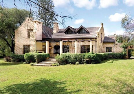 Picture of 5 bedroom villa for sale.