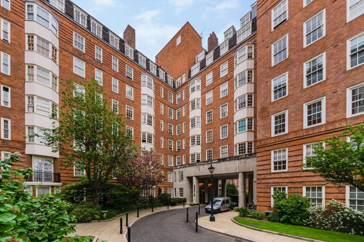 flat to rent in Cranmer Court, Whiteheads Grove, London, SW3