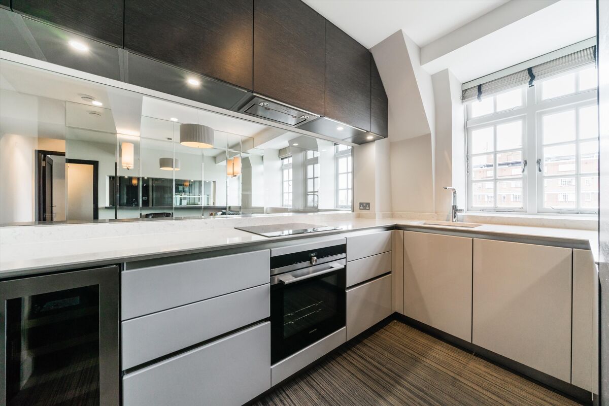 flat to rent in Cranmer Court, Whiteheads Grove, London, SW3