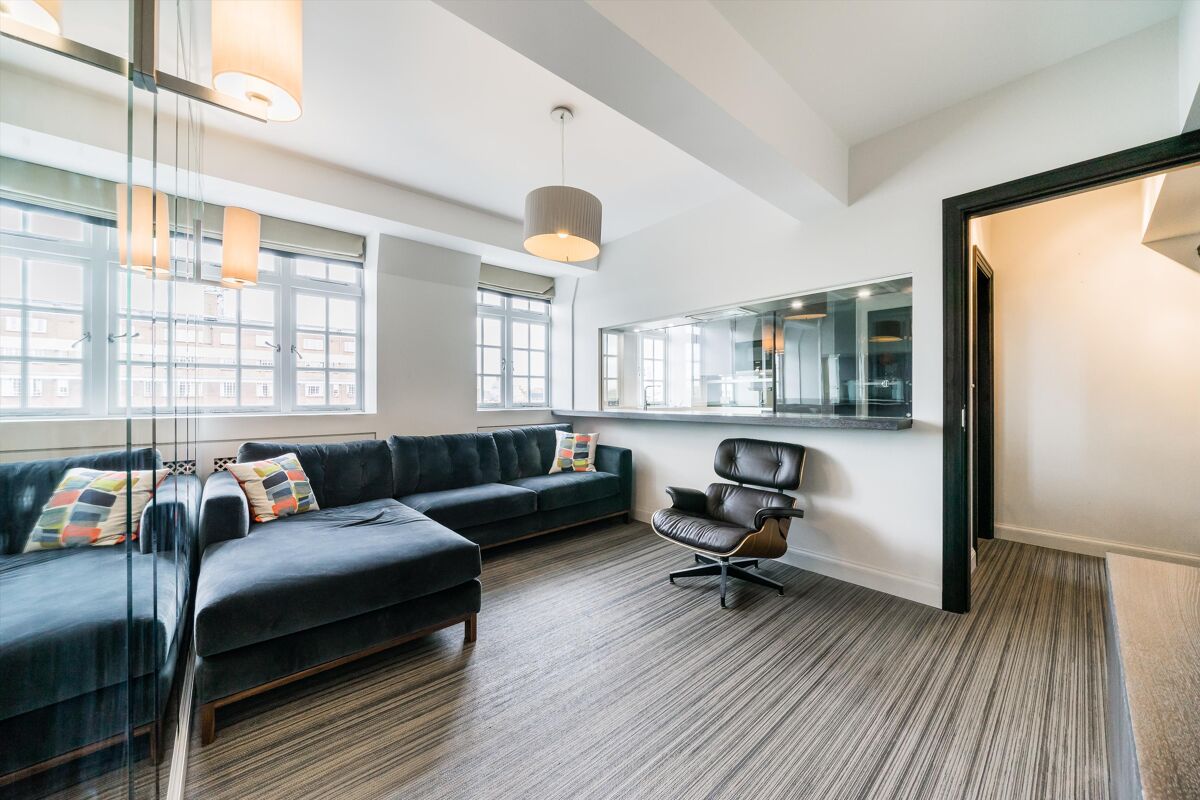 flat to rent in Cranmer Court, Whiteheads Grove, London, SW3