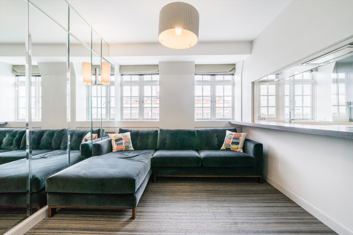 flat to rent in Cranmer Court, Whiteheads Grove, London, SW3