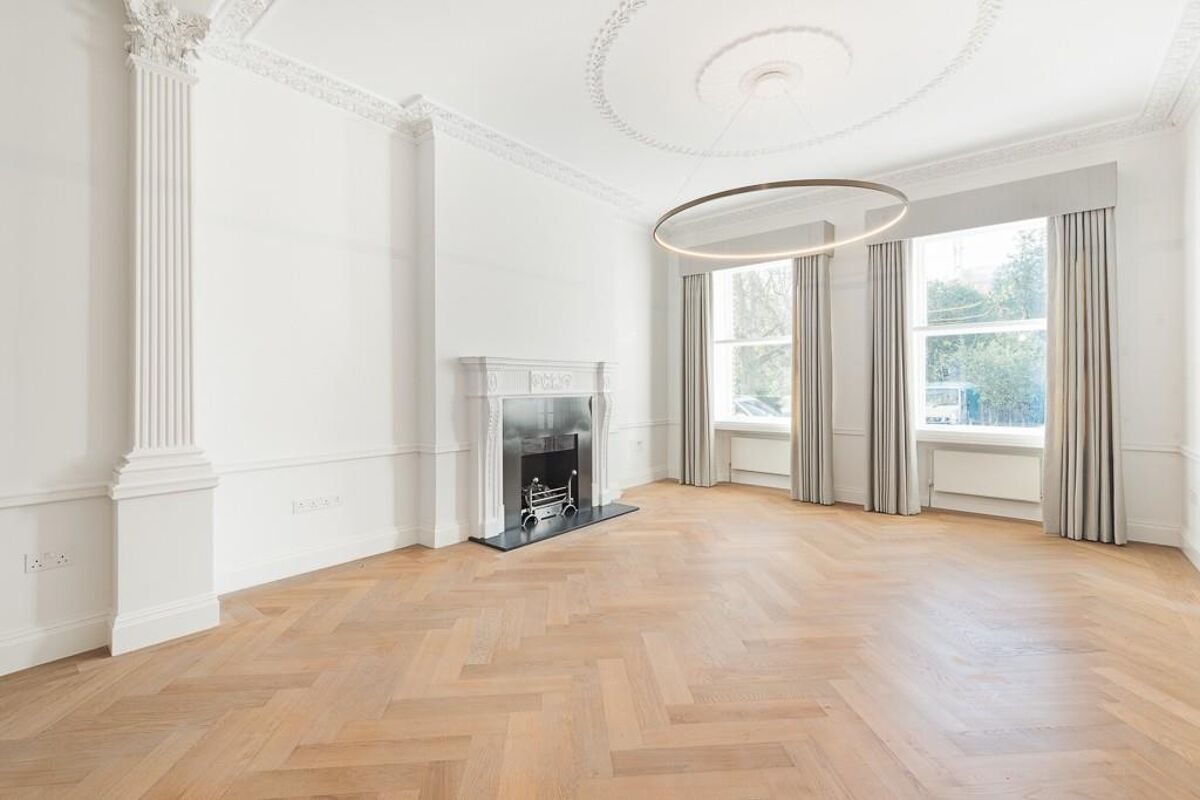 flat to rent in Cadogan Place, Knightsbridge, London, SW1X