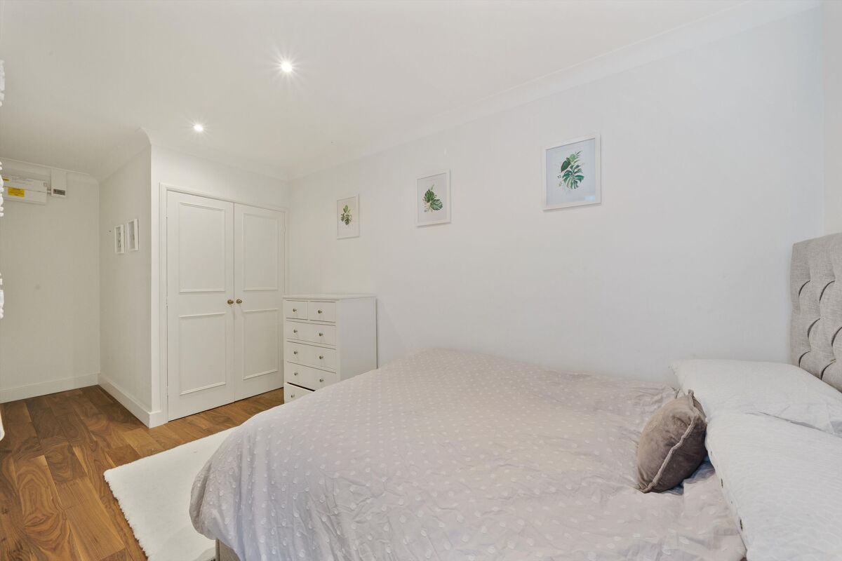 flat to rent in Rutland Gate, Knightsbridge, London, SW7 KNQ012189924