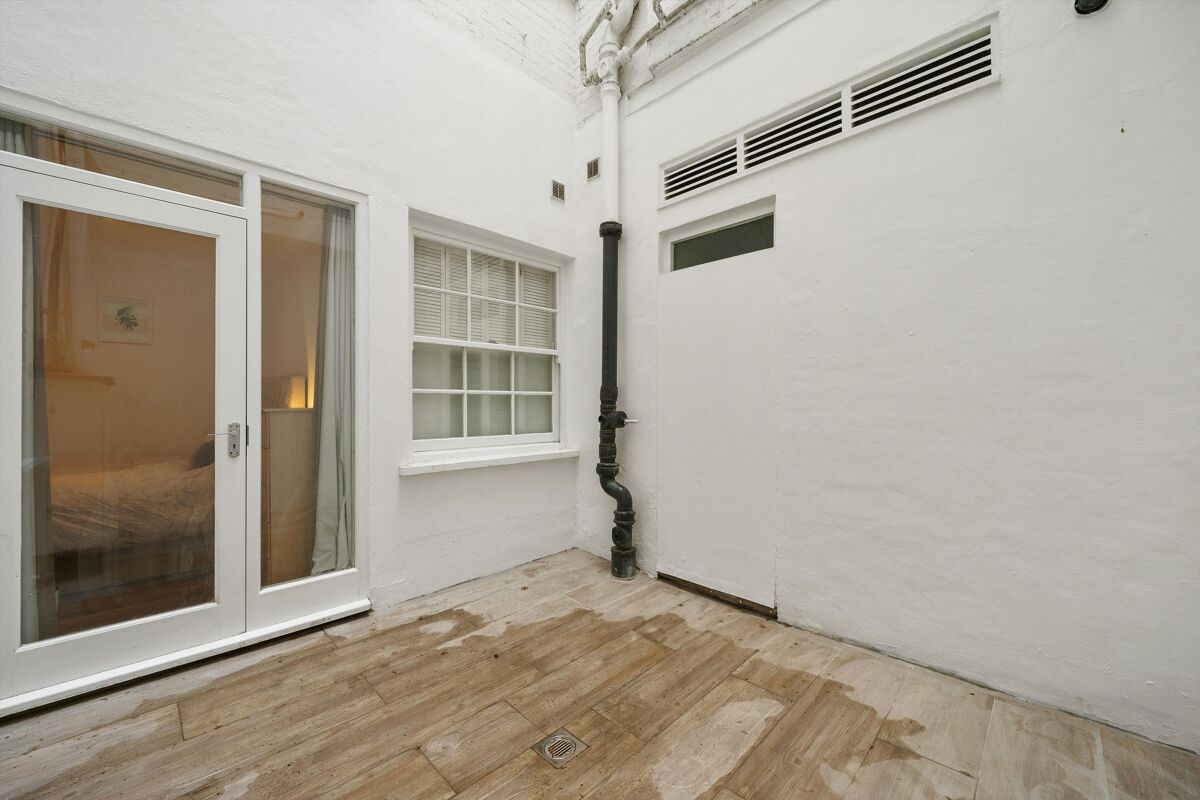 flat to rent in Rutland Gate, Knightsbridge, London, SW7 KNQ012189924