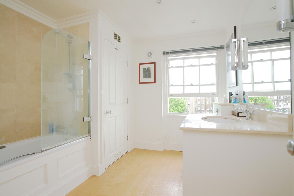 flat to rent in Onslow Square, London, SW7. KNQ012200453 Knight Frank