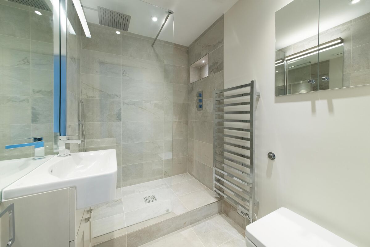 flat to rent in Onslow Square, London, SW7. KNQ012200453 Knight Frank