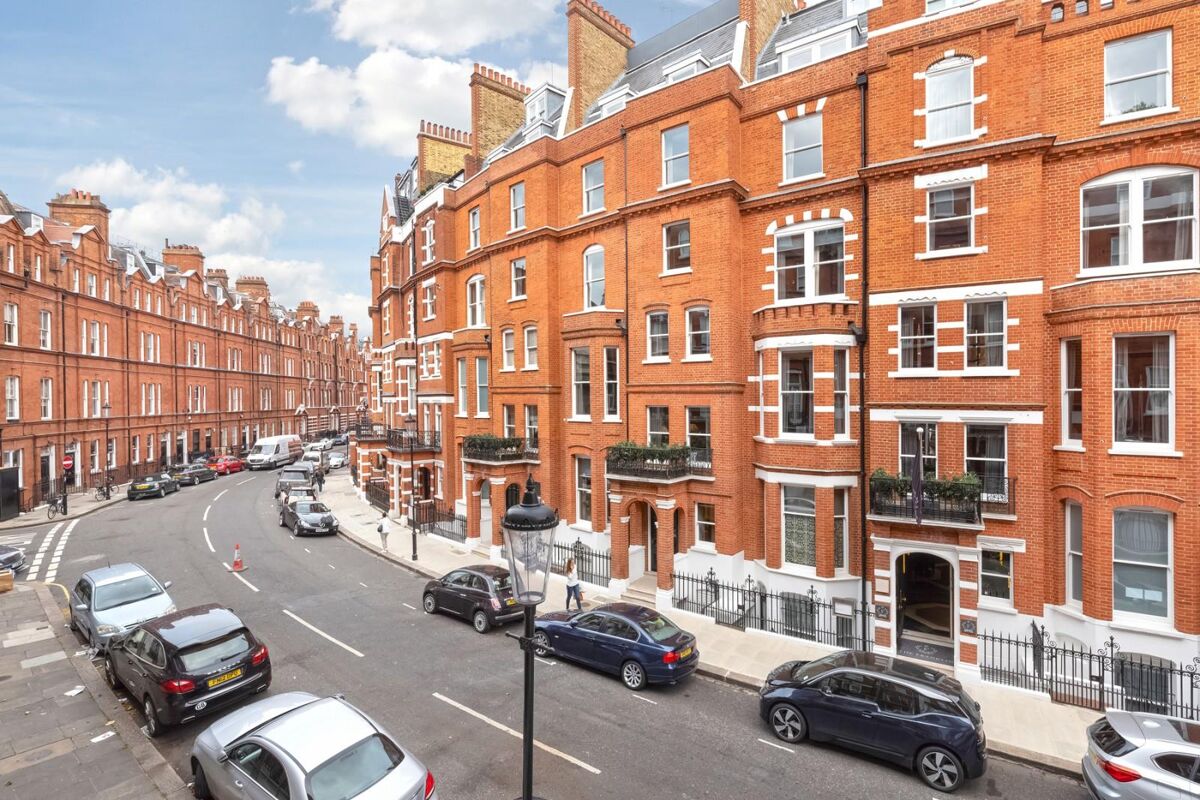 flat to rent in Egerton Gardens, Knightsbridge, London, SW3