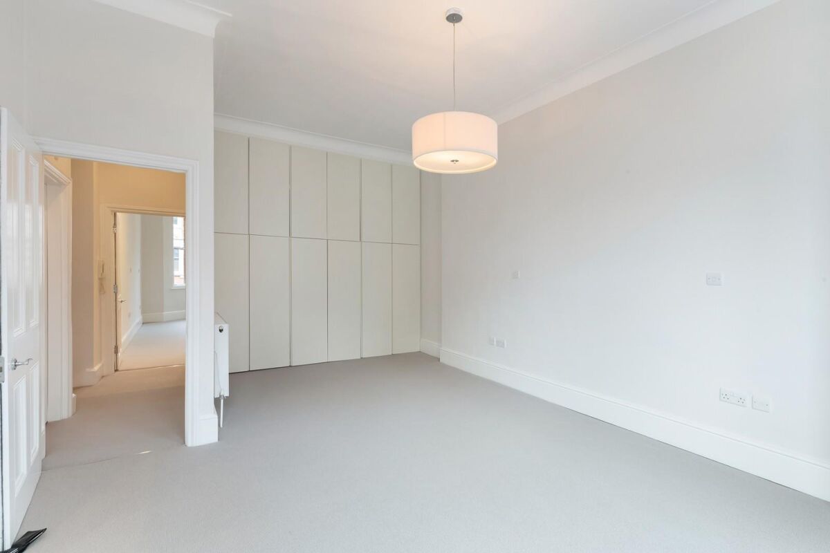 flat to rent in Egerton Gardens, Knightsbridge, London, SW3