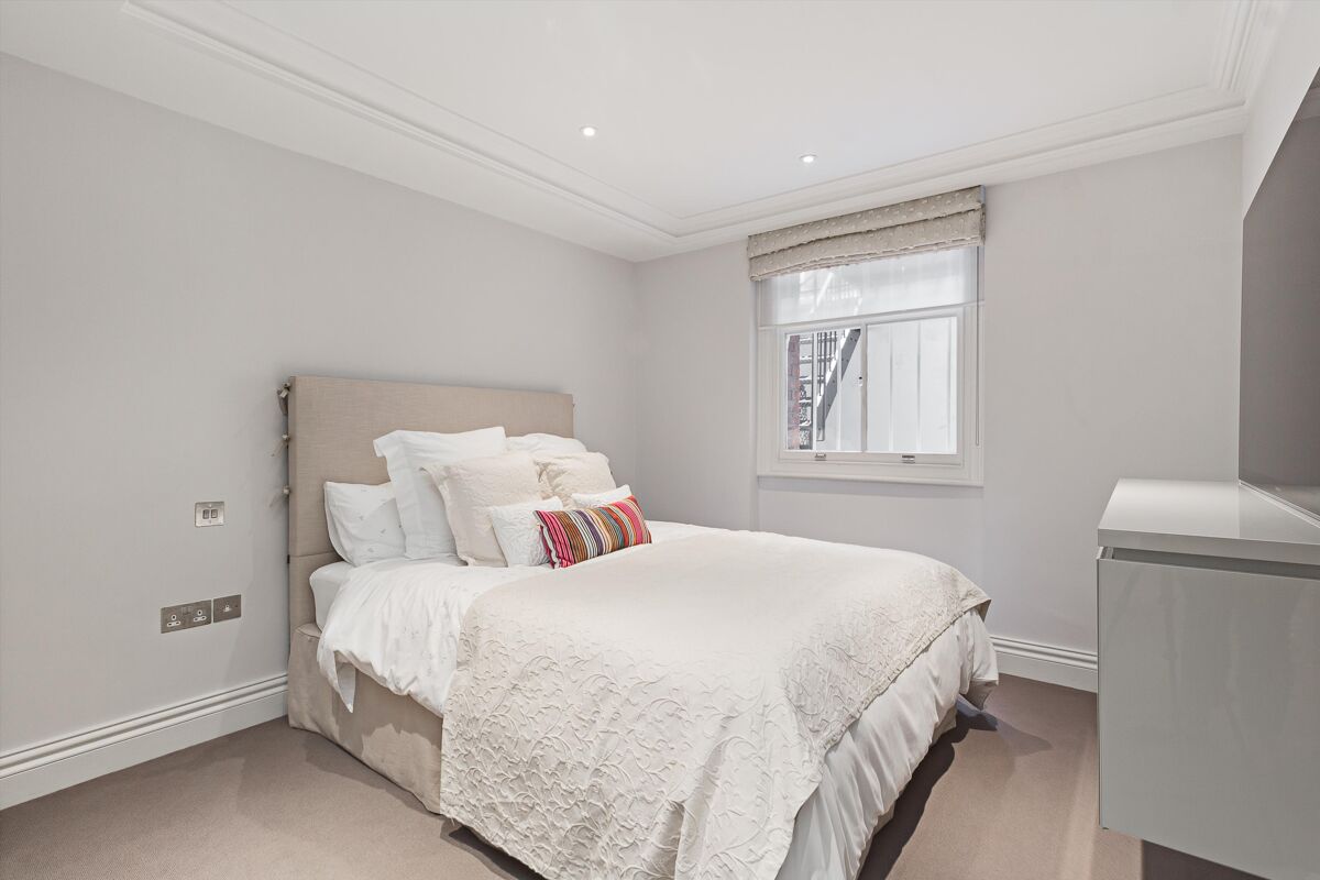 flat to rent in Egerton Gardens, London, SW3 KNQ012225397 Knight Frank