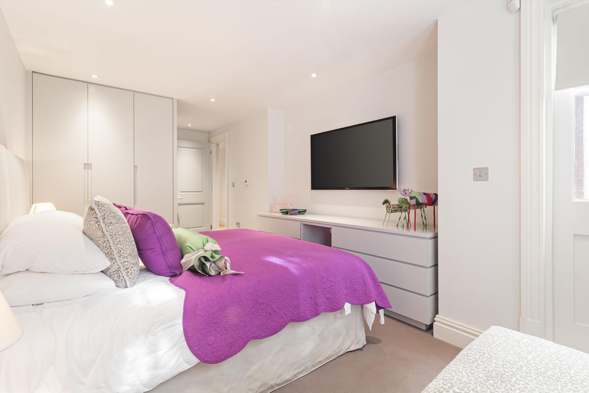 flat to rent in Egerton Gardens, London, SW3 KNQ012225397 Knight Frank