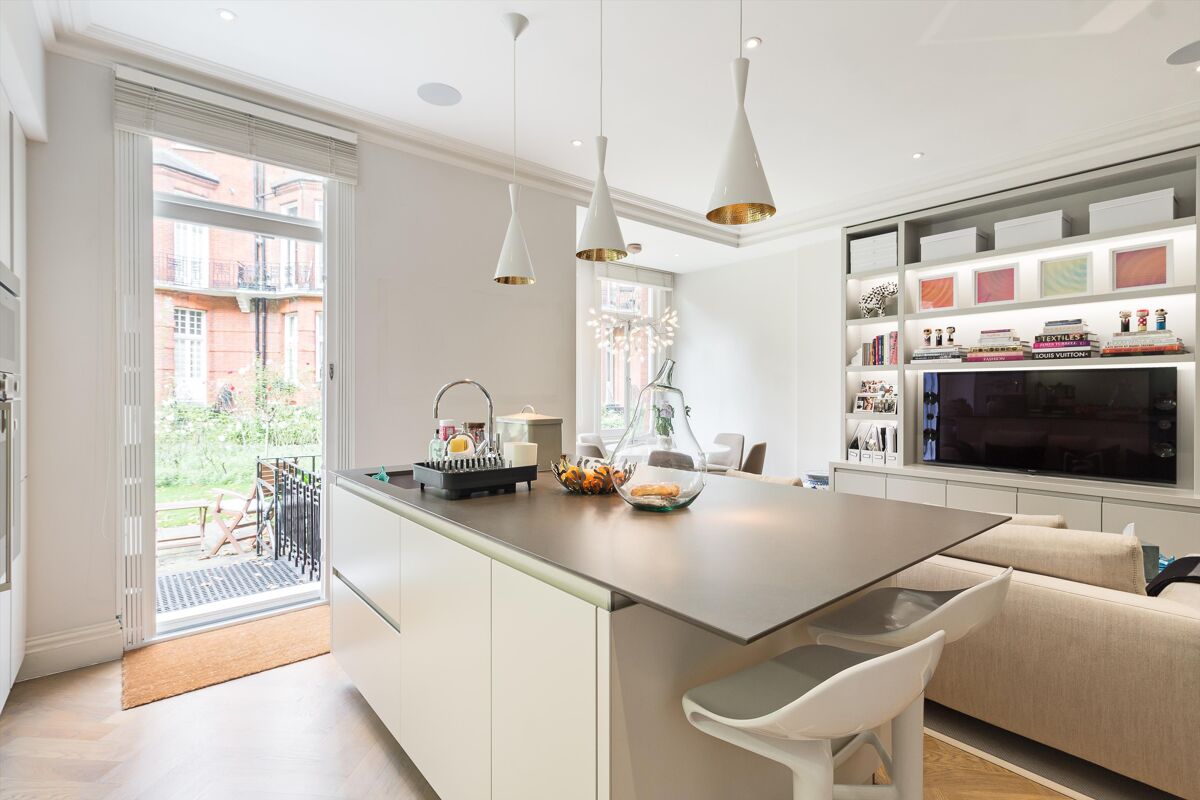 flat to rent in Egerton Gardens, London, SW3 KNQ012225397 Knight Frank