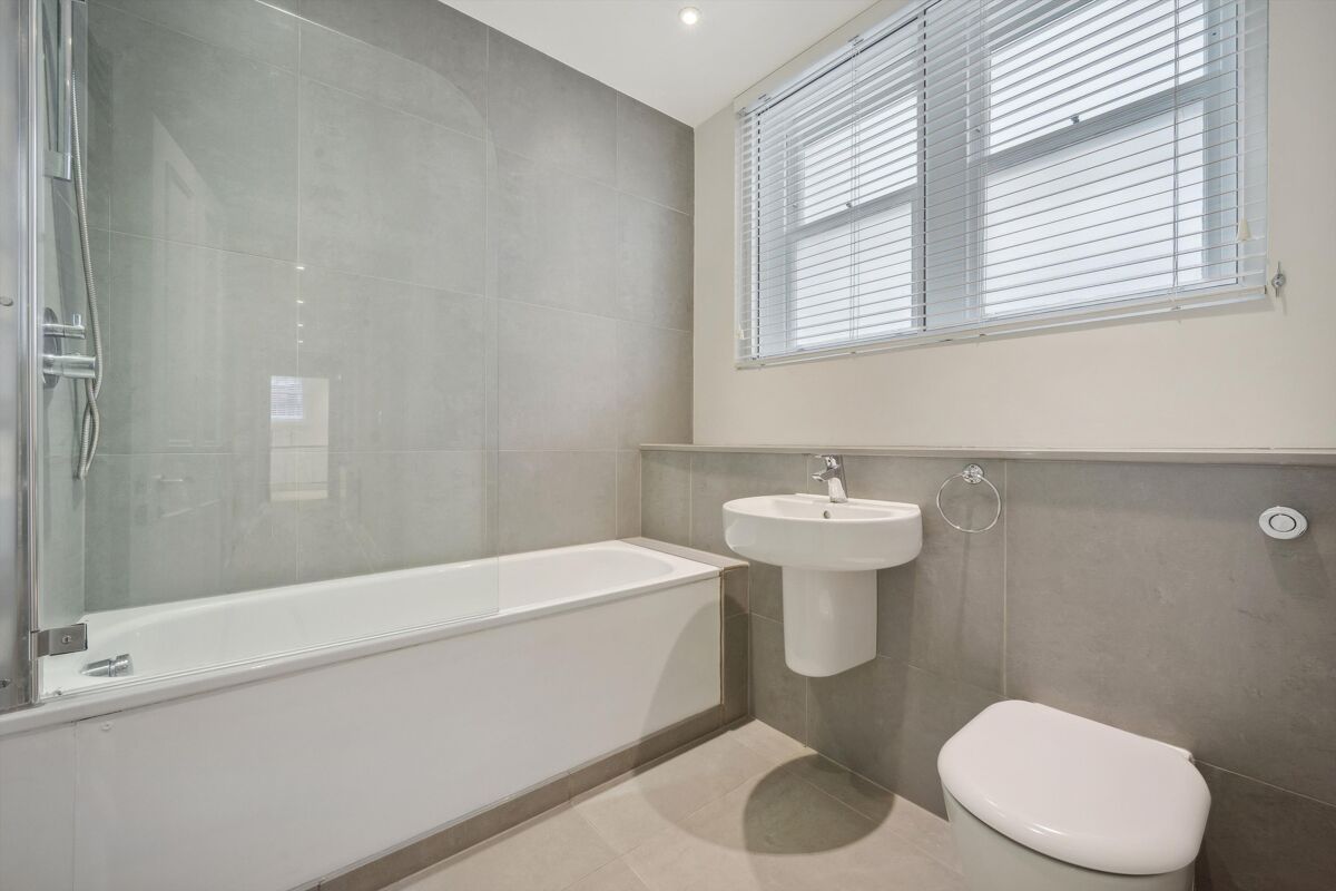 flat to rent in Court Lodge, 4849 Sloane Square, Chelsea, London, SW1W