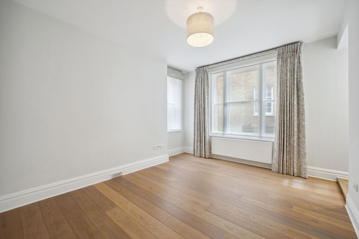 flat to rent in Court Lodge, 4849 Sloane Square, Chelsea, London, SW1W