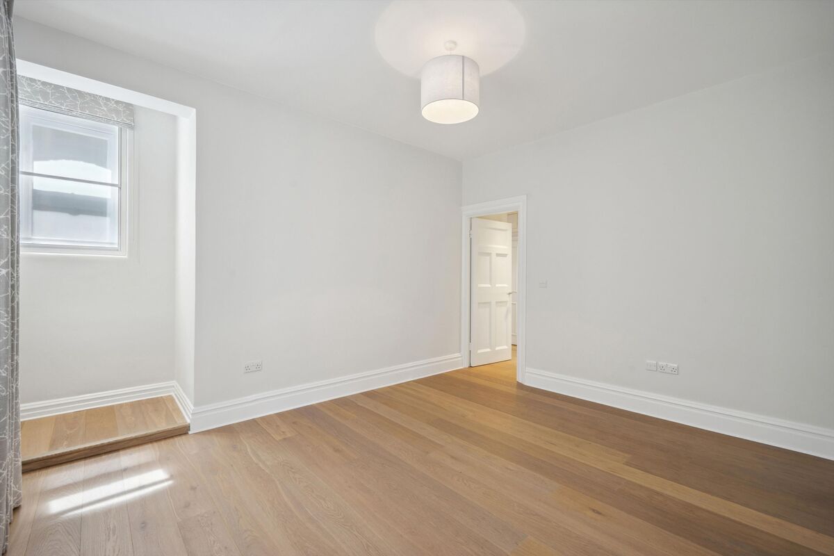 flat to rent in Court Lodge, 4849 Sloane Square, Chelsea, London, SW1W