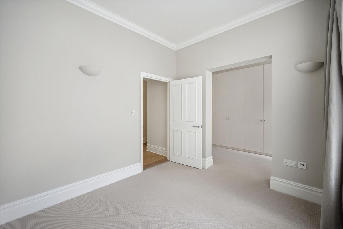flat to rent in Court Lodge, 4849 Sloane Square, Chelsea, London, SW1W