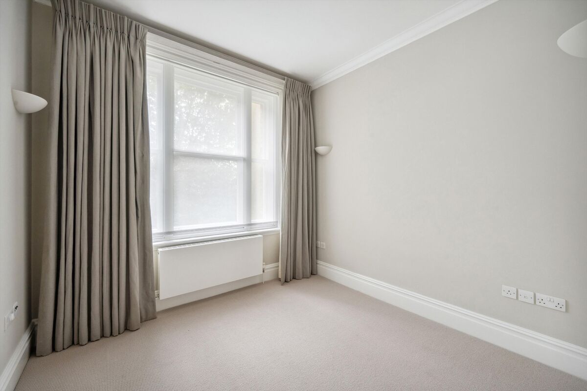 flat to rent in Court Lodge, 4849 Sloane Square, Chelsea, London, SW1W
