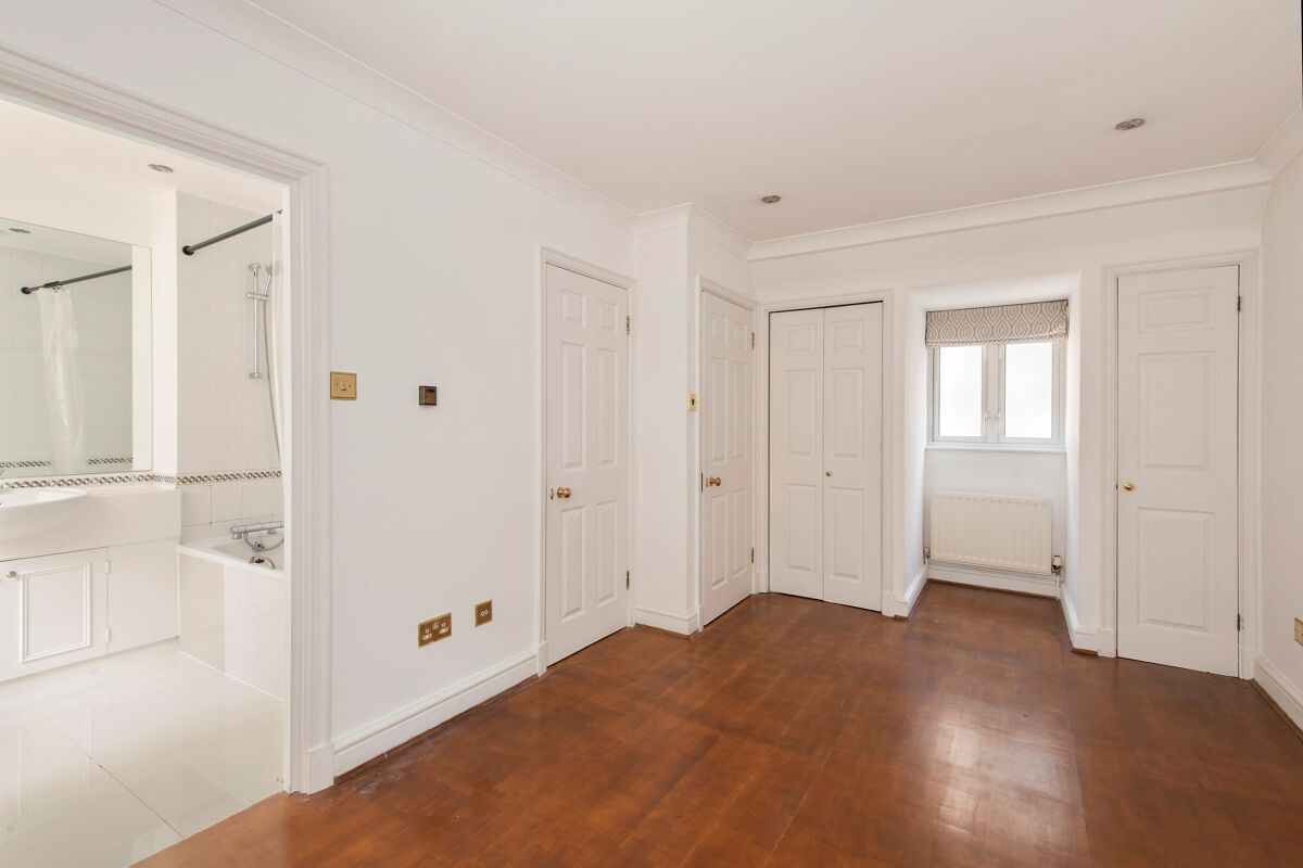 flat to rent in Sloane Street, London, SW1X KNQ012238070 Knight Frank
