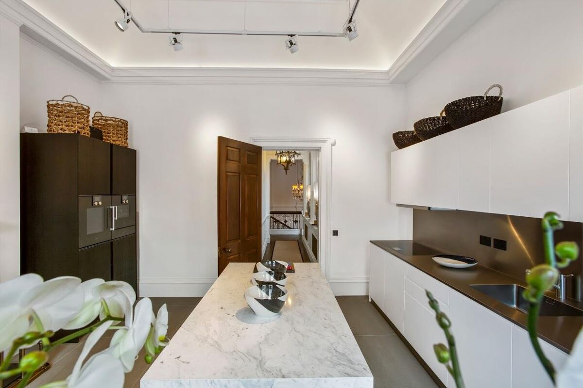 flat to rent in Cadogan Square, Knightsbridge, London, SW1X