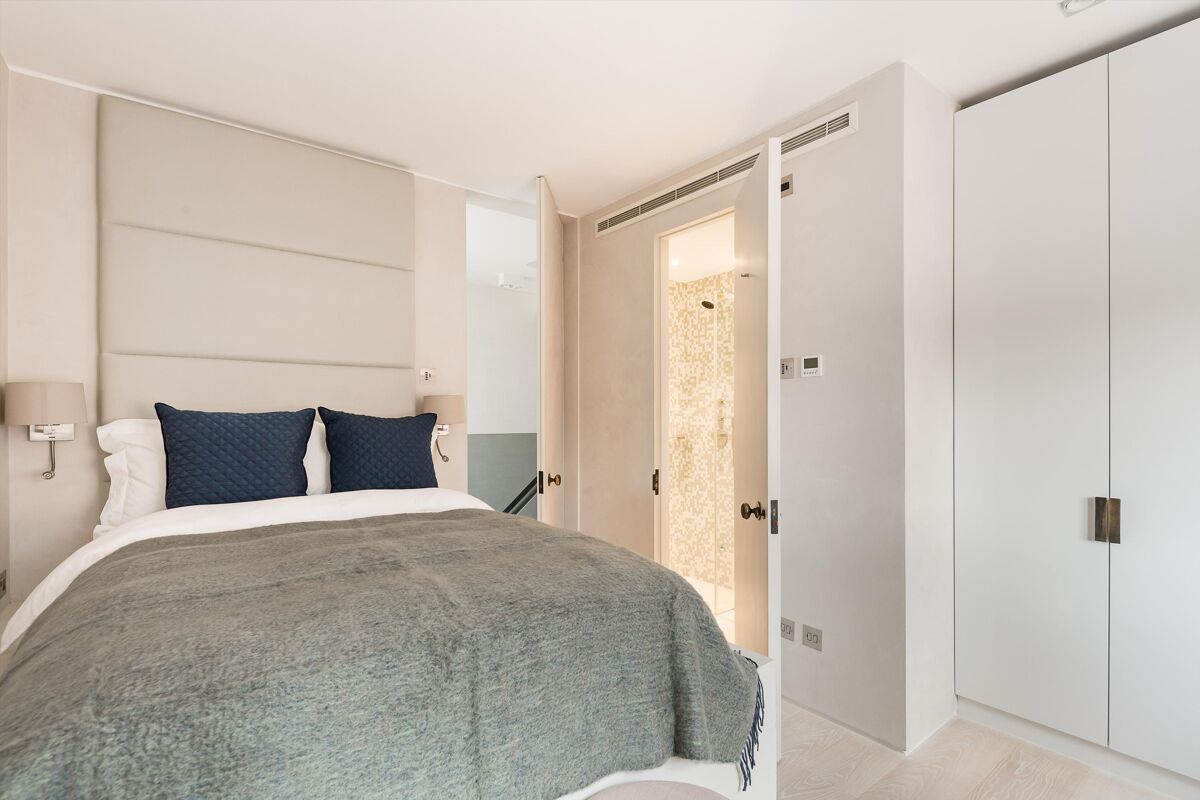 flat to rent in Cadogan Square, London, SW1X KNQ012249849 Knight Frank