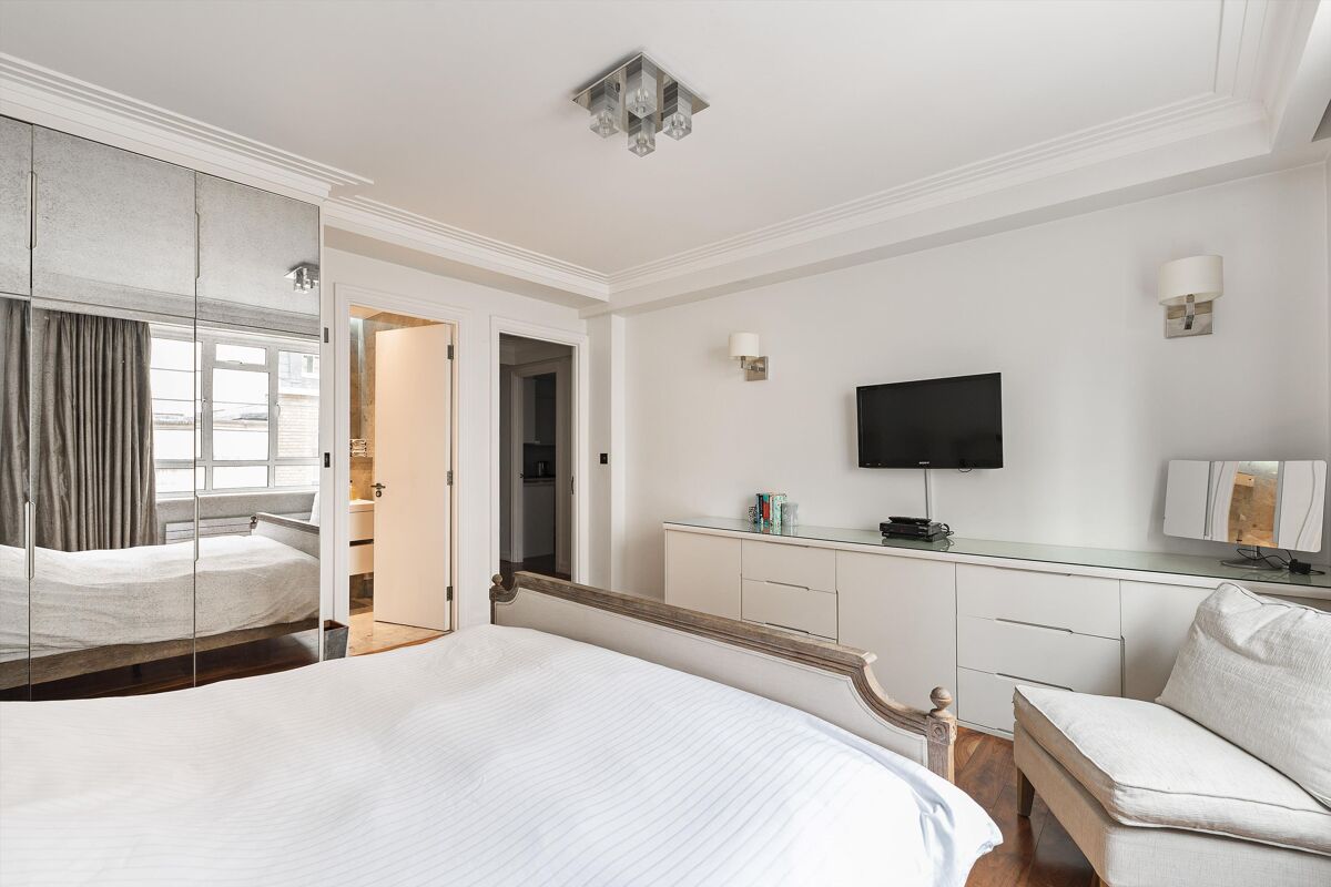 flat to rent in Shelton House, Sloane Street, London, SW1X