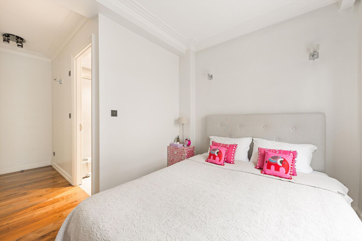 flat to rent in Shelton House, Sloane Street, London, SW1X