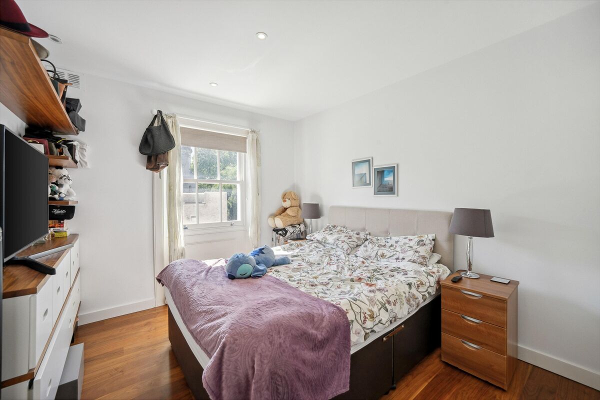flat to rent in Brompton Square, London, SW3. KNQ012254628 Knight Frank