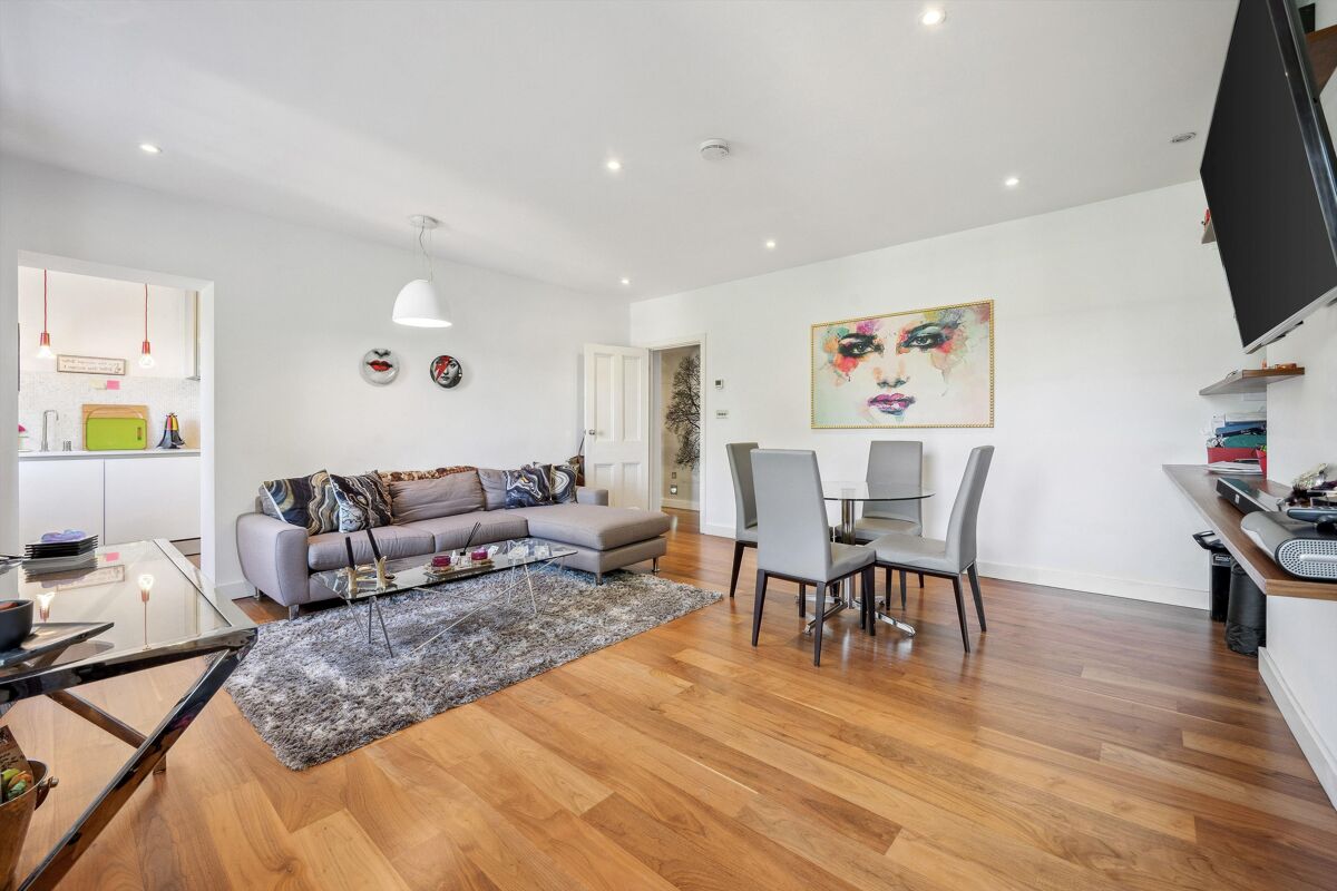 flat to rent in Brompton Square, London, SW3. KNQ012254628 Knight Frank